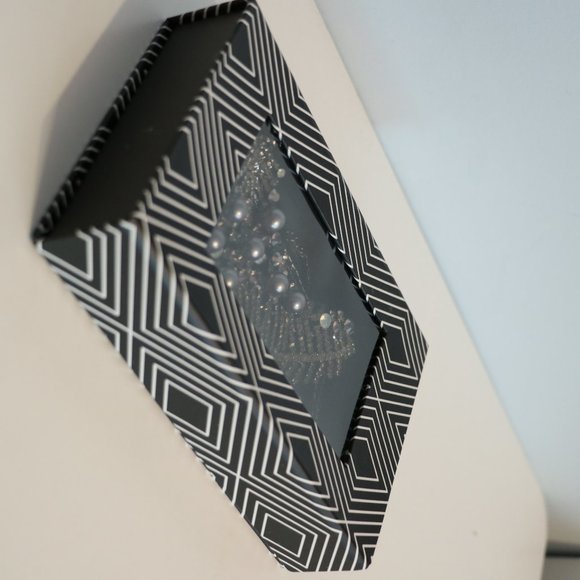 Black Pearl Chunky Statement Necklace - Picture 7 of 8